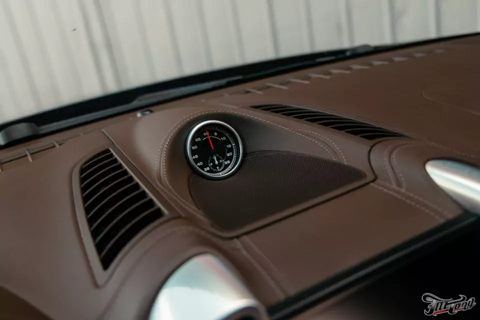 Частичный пошив салона Porsche Cayenne в кожу, полировка и керамика кузова